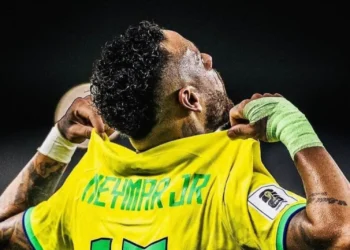Neymar con la camiseta de la Canarinha