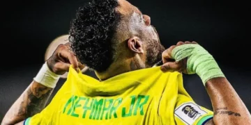 Neymar con la camiseta de la Canarinha