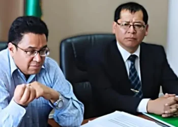 El exministro César Siles y el expresidente del TDJ de La Paz Yván Córdova.
Foto: Unitel.