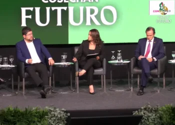 Doria Medina y Tuto Quiroga en el foro agropecuario. Foto: CAO.
