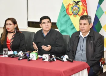 Autoridades del Ministerio de Educación en conferencia de prensa. FOTO: Ministerio de Educación