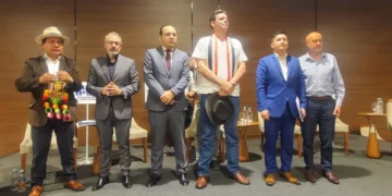 Milán Berna, Jorge Richter, Víctor Hugo Núñez del Prado, Juan Carlos Medrano y José Luis Lupo de Alianza Unidad/Sumando Voces Bolivia.