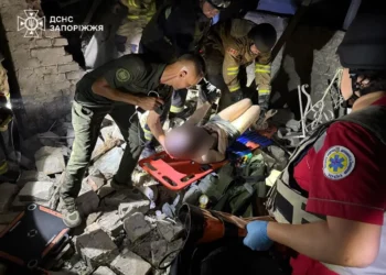 Los equipos de rescate buscan víctimas en los escombros/RRSS Volodimir Zelenski