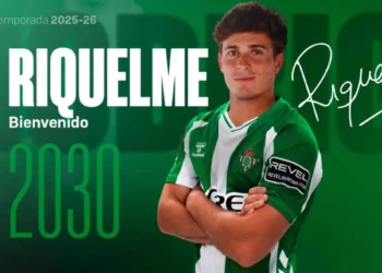 Riquelme, oficial hasta 2030 (FOTO: Real Betis)