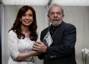 Cristina y Lula durante una de sus visitas/AFP