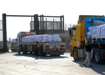 Israel permite el ingreso de camiones con alimentos/AFP