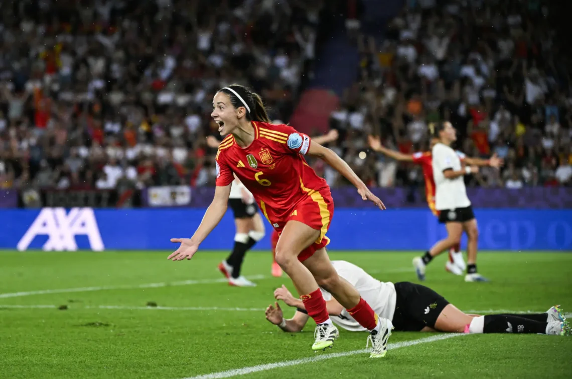 La española Aitana Bonmatí grita el gol del triunfo (AFP).