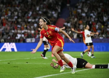 La española Aitana Bonmatí grita el gol del triunfo (AFP).