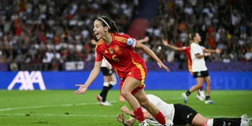 La española Aitana Bonmatí grita el gol del triunfo (AFP).