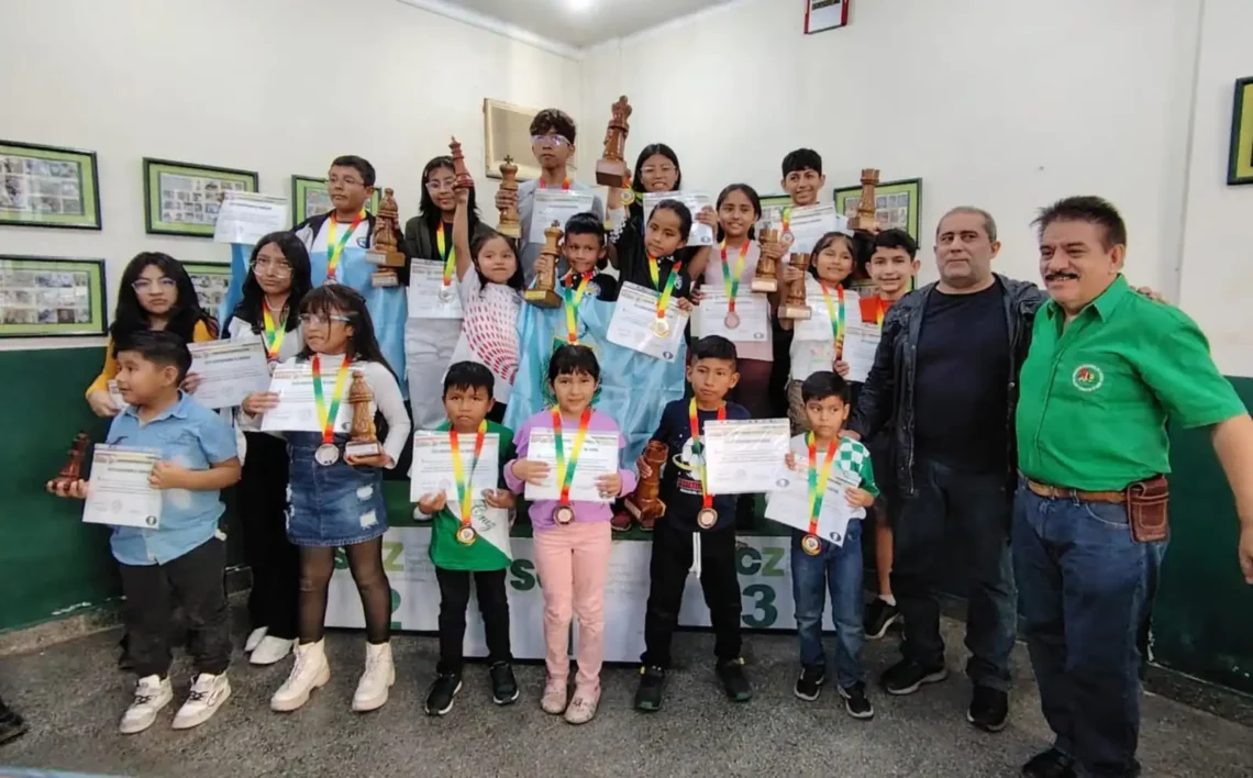Los jugadores premiados del certamen nacional de ajedrez (FBA)