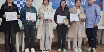 Las destacadas jugadoras del ajedrez con sus respectivos premios (FAB).