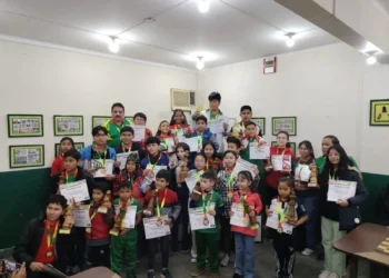Todos los ajedrecistas con sus respectivas premiaciones (FBA).