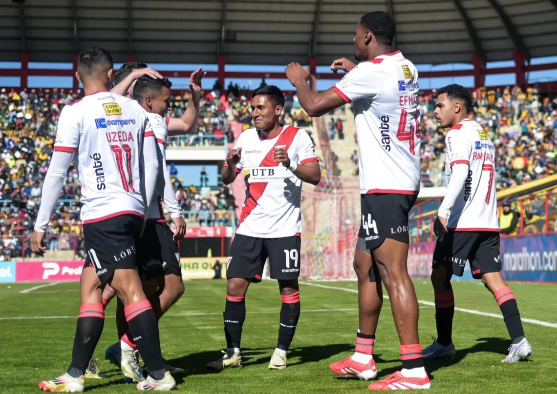 Los jugadores de Always Ready celebran uno de sus goles (Always Ready)