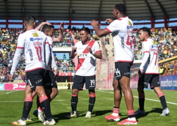 Los jugadores de Always Ready celebran uno de sus goles (Always Ready)
