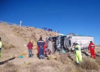 El bus volcó en el sector de Paria. Foto: APG.
