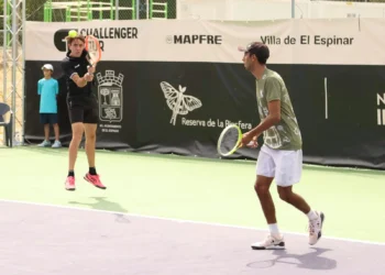 El tenista Boris Arias junto a su pareja en el partido de dobles (Challenger de Segovia)