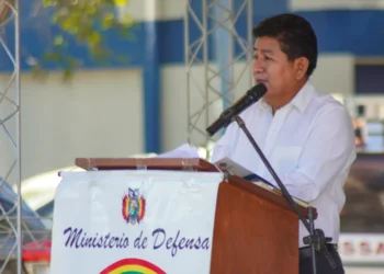El ministro de Obras Públicas, Edgar Montano, participa de un acto institucional.