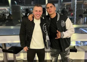 El representante Sebastián Olarte junto al extremo colombiano Daniel Cataño (der).