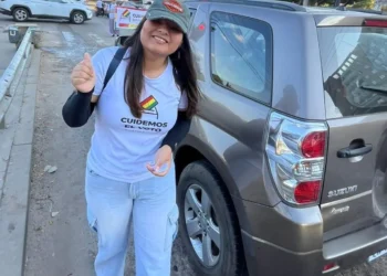 Una voluntaria de Cuidemos el voto.
Foto: Cuidemos el Voto.
