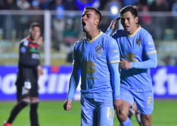 Robson Matheus celebra el gol de la victoria de Bolívar en la Sudamericana