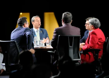 Candidatos presidenciales en el foro de la Cianco.
Foto: APG