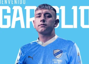El arte de bienvenida al zaguero Ignacio Gariglio, por parte de Bolívar.