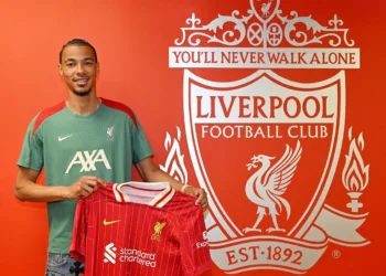 Hugo Ekitike en su presentación con el Liverpool