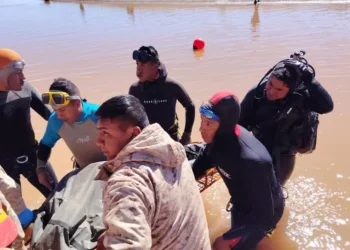 Buzos de la Armada realizaron las labores de búsqueda y rescate/ Armada Boliviana