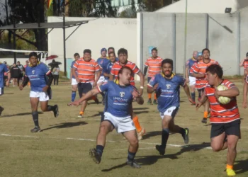 Sotelo, wing de La Paz R.C. anota el tercer try. (Ricardo Bajo)