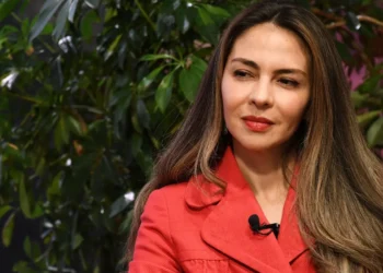 Mariana Prado, candidata la vicepresidencia del Estado por Alianza Popular en Piedra, Papel y Tinta
