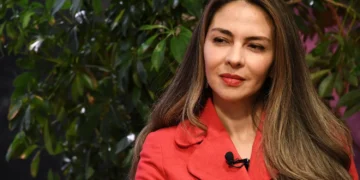 Mariana Prado, candidata la vicepresidencia del Estado por Alianza Popular en Piedra, Papel y Tinta