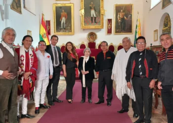 Matilde Casazola junto a las 'Voces de Oro' del Bicentenario en la Casa de la Libertad. Foto: radio Global