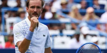 El tenista ruso Daniil Medvedev celebra un punto (AFP)