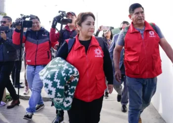 Ruth Nina y sus abogados llegan a la FIscalía en Cochabamba.
Foto: Red Uno