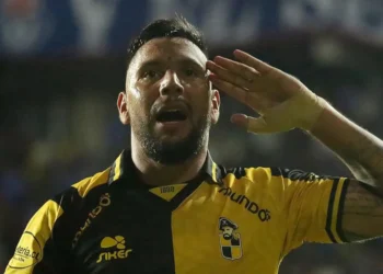 Andrés Chávez de 'Aurinegro', con la camiseta de Coquimbo Unido