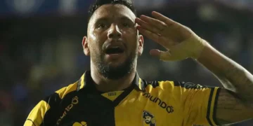 Andrés Chávez de 'Aurinegro', con la camiseta de Coquimbo Unido