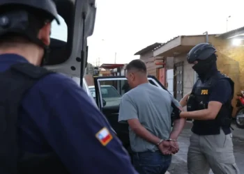 Los miembros del Tren de Aragua salen del tribunal/PDI