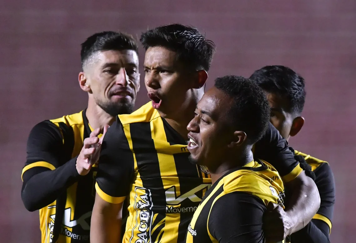 El festejo de los atigrados este jueves en el Tigre (APG).