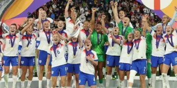 Las inglesas celebran su bicampeonato en el fútbol femenino de Europa (UEFA).