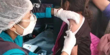 Niños hasta los nueve años pueden recibir la vacuna SRP. Foto: AMUN.