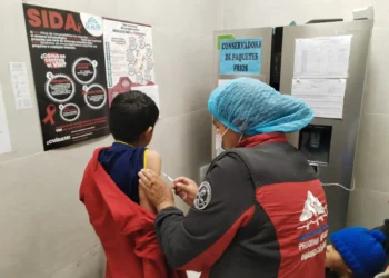 Niños acuden al punto de vacunación. Foto: GAMEA.