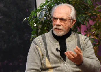 El físico e investigador Francesco Zaratti  en entrevista con Piedra, Papel y Tinta de La Razón. Foto: Oswaldo Aguirre.