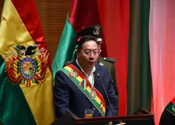 El presidente Luis Arce durante la sesión de honor por La Paz. Foto: APG.
