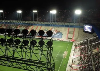 Estadio Municipal de El Alto de noche