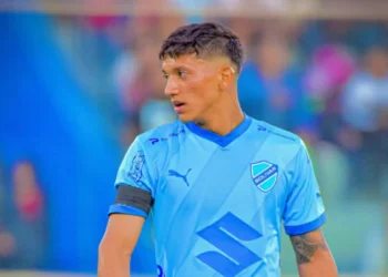 Lucas Chávez con la camiseta de Bolívar