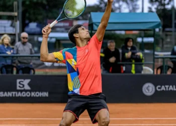 El tenista boliviano Federico Zeballos en plena competencia.