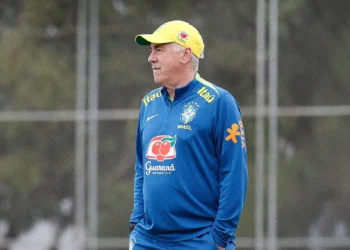 Ancelotti en el entrenamiento de la Selección brasileña. (FOTO: Confederação Brasileira de Futebol)