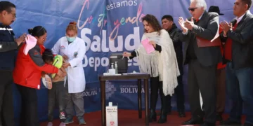 El Ministerio de Salud y la Alcaldía de El Alto comienzan campaña de vacunación contra el sarampión. FOTO: GAMEA