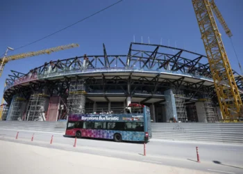El Camp Nou en obras para ampliar su capacidad. (FOTO
: AFP)