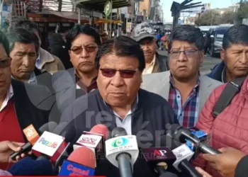 Los choferes buscarán otras fuentes de provisión de combustible. Foto: Wara Tv.